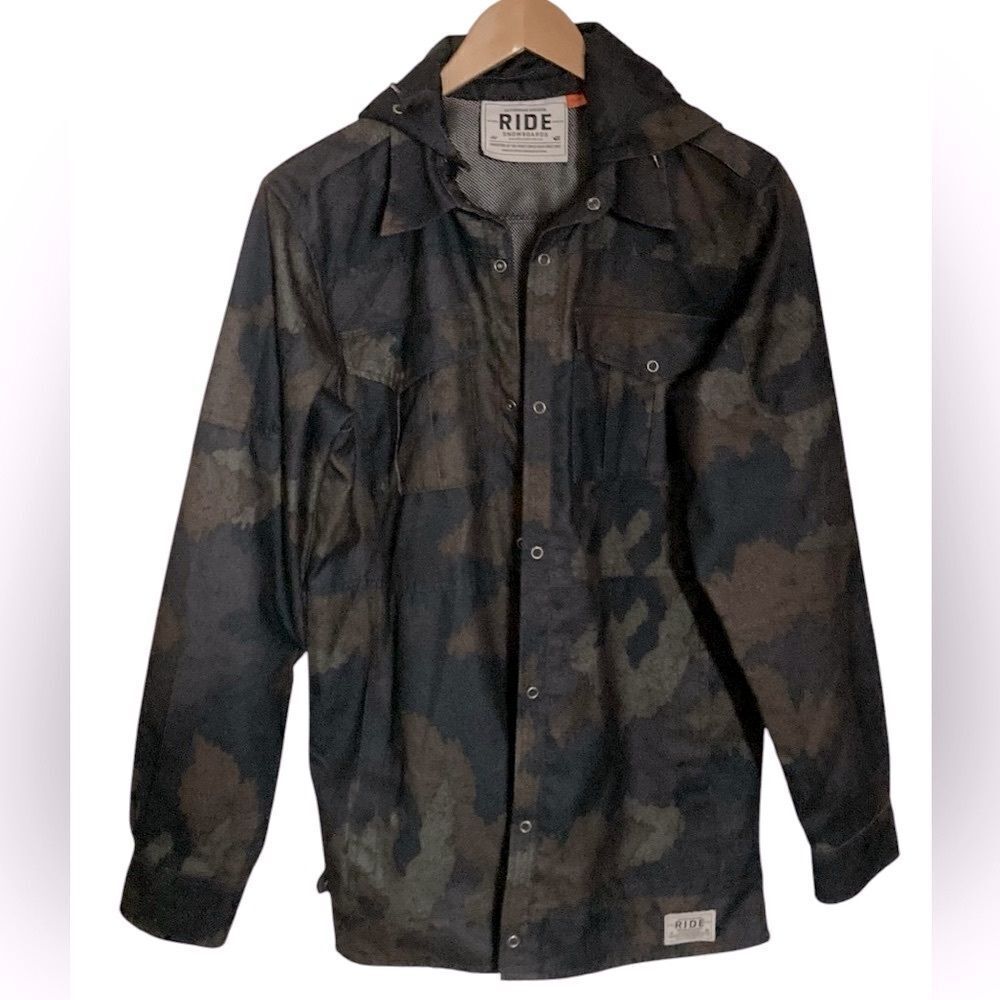 Ride Snowboarding Jacket Woman’s Size S Shred Gear Camo